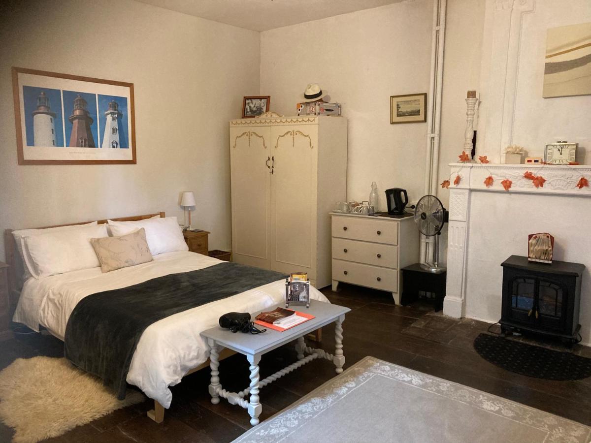 7 Dagnaud De La Tude Our Family Farmhouse Style Home With En-Suite Montboyer ภายนอก รูปภาพ
